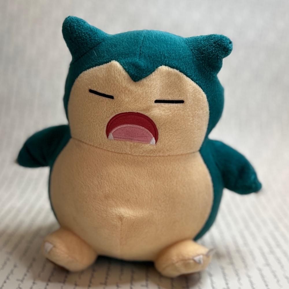 Pokémon Snorlax Plush - Bonus 15 Random Pokémon cards
